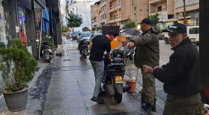 بلدية صور تواصل حملات قمع المخالفات وحجز الدراجات المخالِفة والعوادم الصوتية 