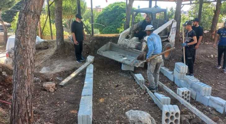 بلدية سجد تستكمل أعمال تأهيل مقبرة البلدة ومحيطها
