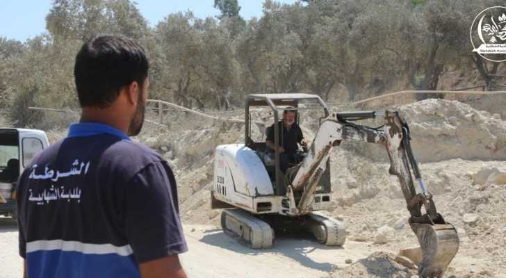 بلدية الشهابية تباشر تأهيل طريق أرض الغرب المتضرر جراء العدوان الاسرائيلي