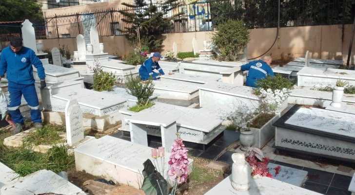 بلدية برج البراجنة تنظّم حملة تنظيف شاملة في جبانة الرادوف