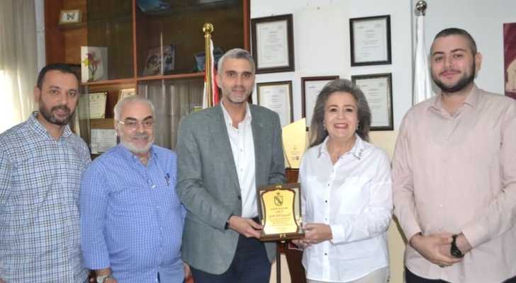 بلدية طرابلس تُكرّم ثانوية الحدادين الرسمية للبنات بعد فوزها بالمركز الأول عربيًا في تحدّي القراءة العربي