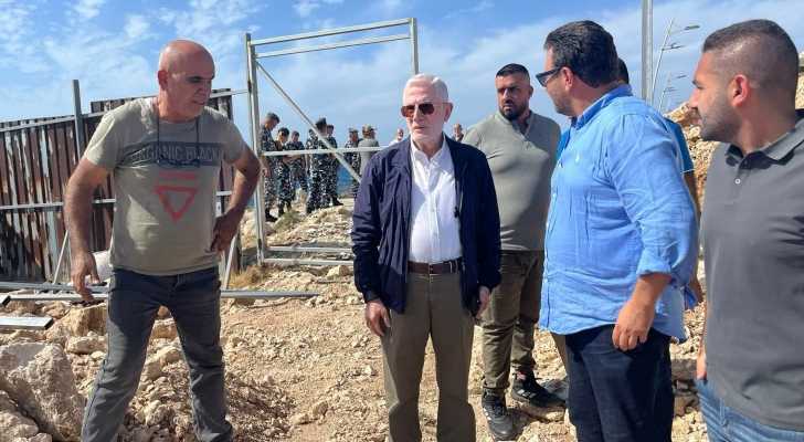 رئيس بلدية عمشيت يتفقّد الأعمال الجارية قرب مغارة الفقمة