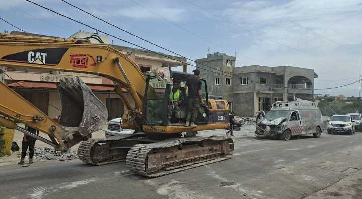 بلدية برج قلاوية تباشر إزالة آثار العدوان وتدعو الأهالي إلى الالتزام بإرشادات السلامة