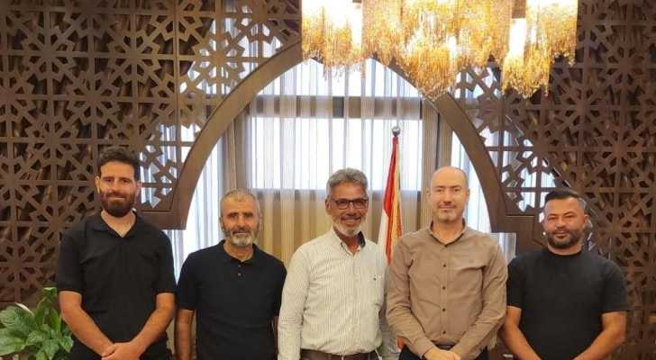بلدية زوطر الغربية تبحث احتياجات البلدة وملفاتها الإنمائية مع محافظ الجنوب