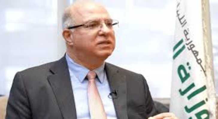 وزير العمل يعلّق مهل معاملات إجازات العمل حتى 30 آذار