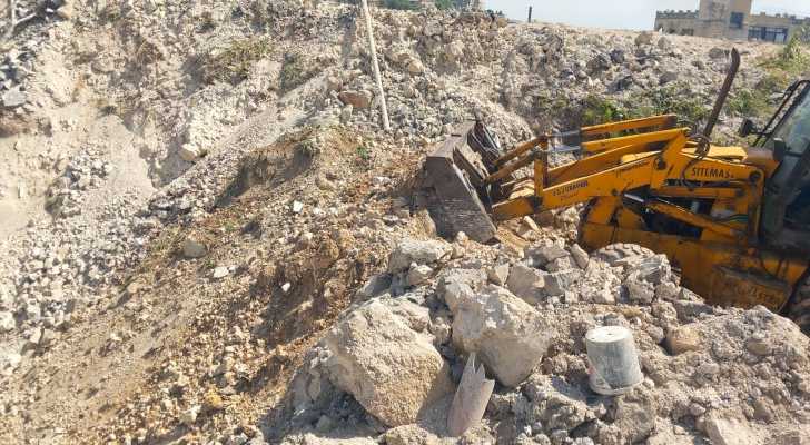 بلدية كوثرية السياد تعمل على فتح طريق حي ضهر القشر بعد العدوان الإسرائيلي