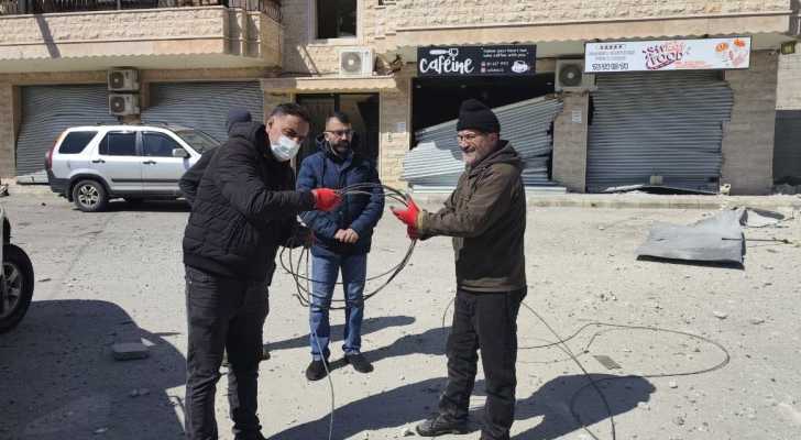 بلدية مشغرة تواكب إزالة أضرار القصف: إصلاح شبكة الكهرباء وتنظيف طريق مدرسة القلبين الأقدسين