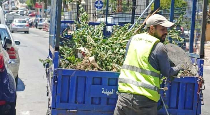 بلدية الغبيري تنفذ حملة تنظيف وتقليم في منطقة الجناح
