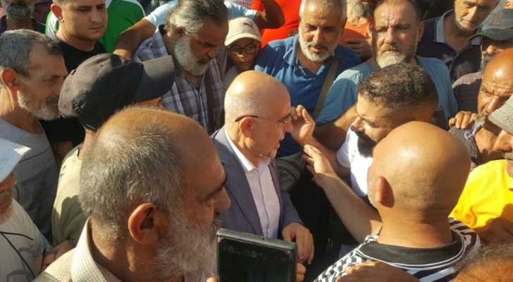 اعتصام لأصحاب البسطات في سوق الأحد أمام بلدية طرابلس .. ورئيسها يعد بإيجاد سوق حضاري جديد