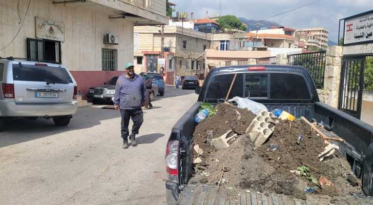 بلدية عين التينة تنفّذ أعمال تنظيف وصيانة لأقنية تصريف مياه الأمطار استعدادًا للشتاء