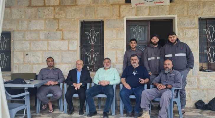 بالصور: جولة لبلدية الخيام على مركز الدفاع المدني ومركز الرعاية الأولية والمحلات التجارية للتهنئة بعيد التحرير