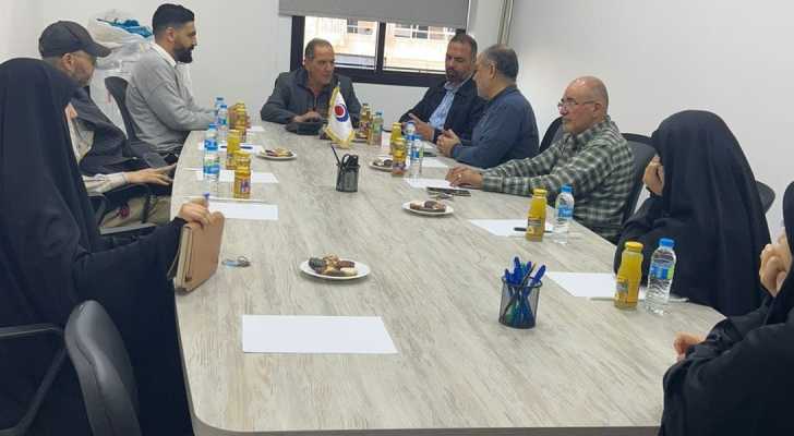 رئيس بلدية المريجة يزور المركز الصحي ويبحث مع 