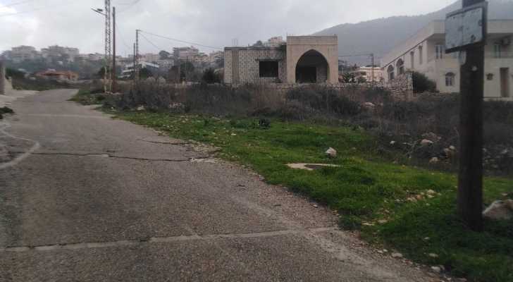 بلدية كفرفيلا تُنجز مشروع إنارة شمسية في عدد من الأحياء بدعم من مجلس الجنوب