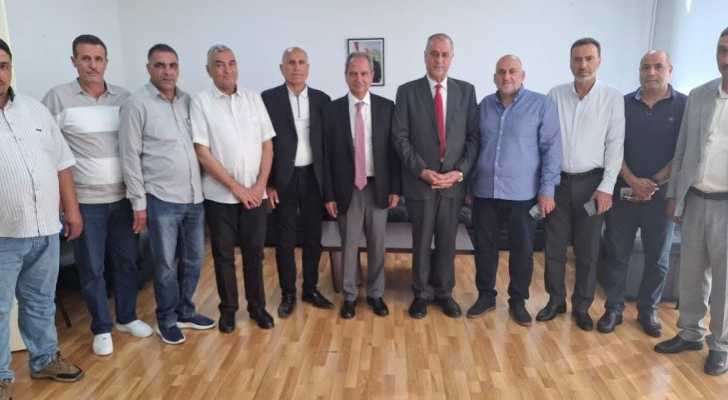 اتحادا بلديات جبل أكروم ووادي خالد يبحثان مع وزير الطاقة احتياجات المنطقة الخدماتية