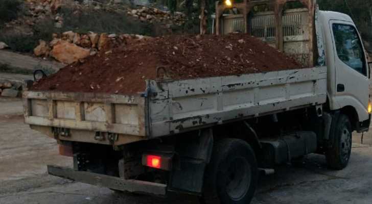 بلدية كفرا تشكر الداعمين لمبادرة تأمين التراب الأحمر للأحواض الزراعية
