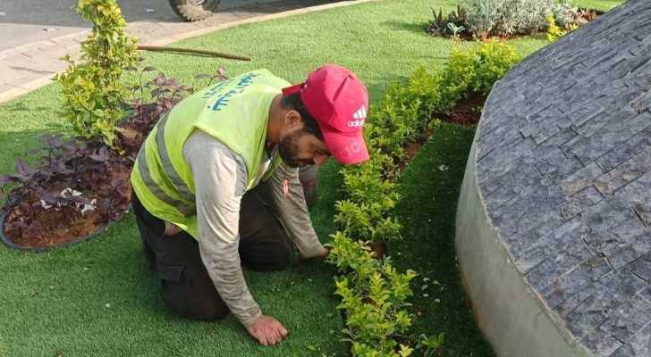 بلدية الغبيري تنفّذ أعمال صيانة وتقليم للأشجار والمساحات الخضراء في عدد من الأحياء