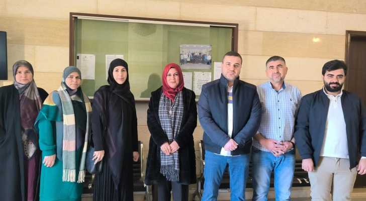وفد من الهيئة الإدارية والتعليمية في مدرسة تفاحتا الرسمية يزور البلدية