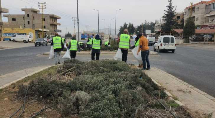 اتحاد بلديات بعلبك يواصل حملة تنظيف جانبي الطرقات الدولية