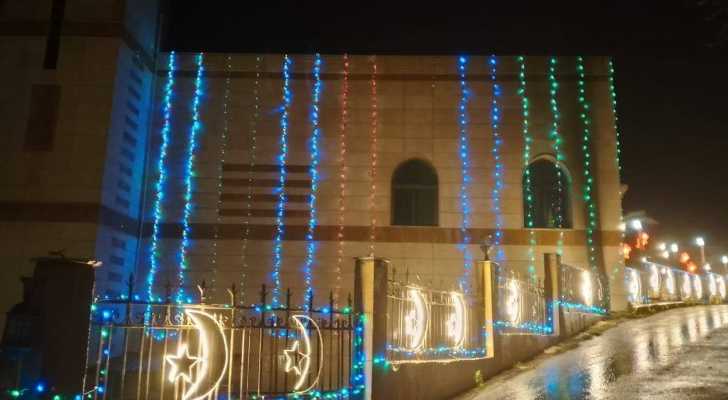 بلدية كفرفيلا تنجز الزينة الرمضانية وتُضفي أجواءً إيمانية على شوارع البلدة