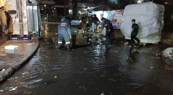 بلدية الغبيري تنظّف مصافي تصريف مياه الأمطار وأزالت النفايات المتراكمة عليها