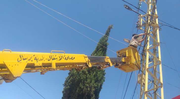 بكلفة 8400$ .. بلدية بريتال تنير الشوارع بـ 120 