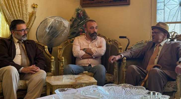 رئيس بلدية بعلبك يكرّم رئيس الحرس الليلي السابق بعد 43 عامًا من الخدمة