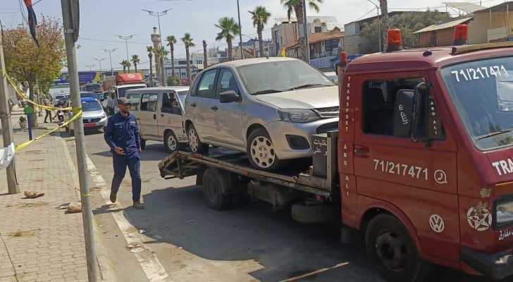 بلدية برج البراجنة تزيل السيارات المخالفة على طريق المطار لتعزيز انسيابية السير