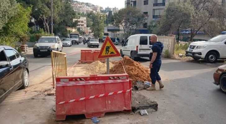 بلدية مدينة الشويفات تباشر توسعة خط الصرف الصحي على طريق صيدا القديمة