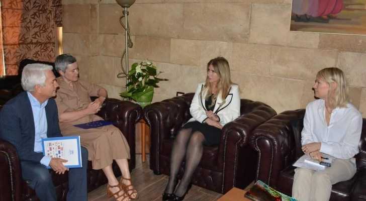 محافظ الشمال تبحث مع وفد أوروبي ودولي دعم النازحين ومراكز الإيواء