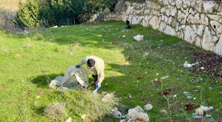 بلدية شقرا ودوبيه تُطلق حملة لتنظيف أدراج باب النباعة التراثية