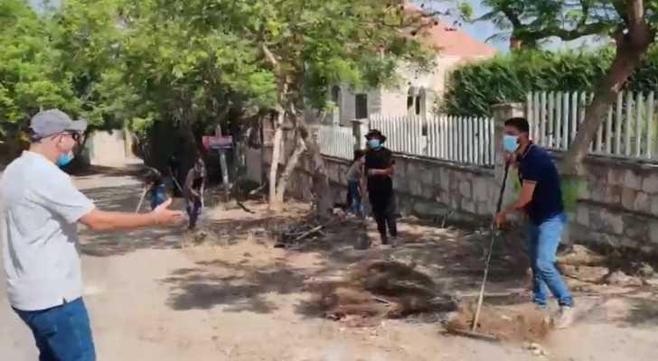 بلدية جبشيت تواصل أعمال النظافة ورفع آثار العدوان من أحياء البلدة