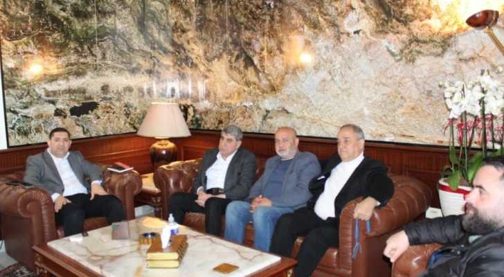 بحث أوضاع النازحين وخطة الطوارئ في لقاء مع محافظ جبل لبنان