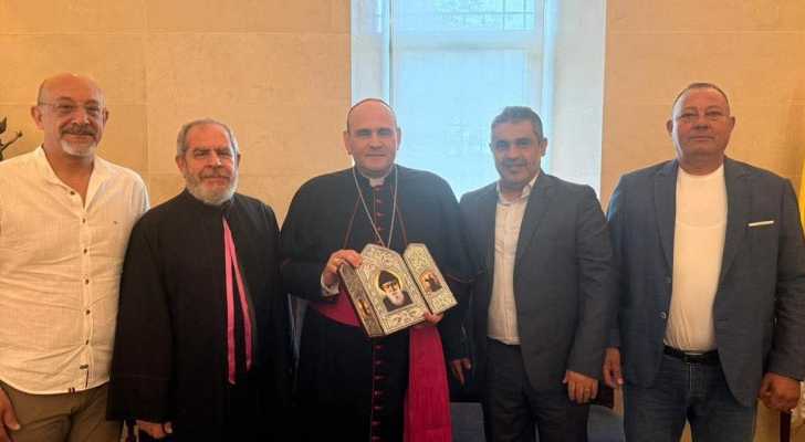 وفد من علما الشعب يزور السفير البابوي ويبحث أوضاع البلدة والأهالي