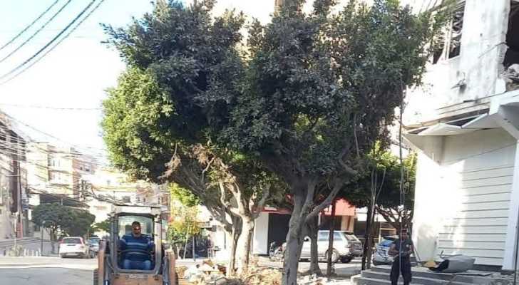 لجنة الأشغال في بلدية صور تواصل رفع الركام وتنظيف الشوارع