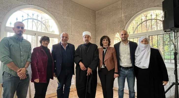 المركز الثقافي التابع لبلدية عاليه يحتضن حفل توقيع كتاب «رسائل إلى ابنتي»