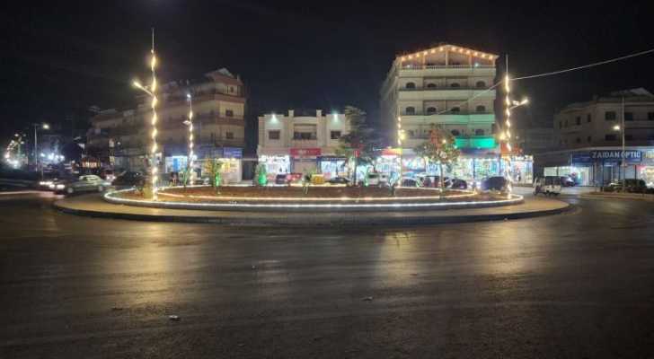بالفيديو: اتحاد بلديات بعلبك ينير مستديرة دورس عند المدخل الجنوبي للمدينة 