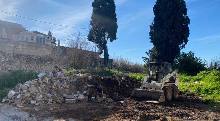 لجنة الأشغال في بلدية بستيات تواصل أعمال التنظيف وتأهيل محيط الجبانة