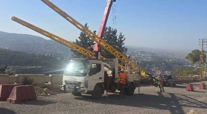 تأهيل أوتوستراد درعون - حريصا: نقل أعمدة ومدّ شبكات جديدة للإنارة