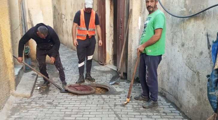 بلدية الميناء تستكمل أعمالها الميدانية وتعزيل الريغارات