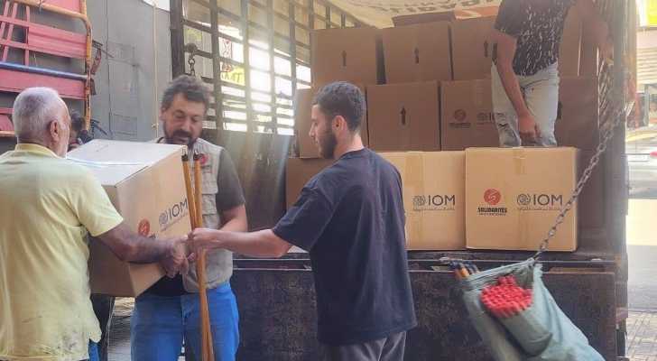 بلدية كفررمان تواكب توزيع حصص نظافة على الأهالي بالتعاون مع «سوليداريتي إنترناشونال»
