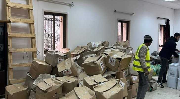 بلدية الطيبة توزع حصصاً غذائية شاملة على الأهالي المقيمين