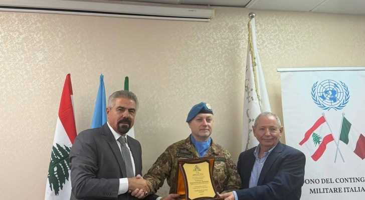 رئيس اتحاد بلديات القلعة يشارك في تسليم هبة طبية لمستشفى تبنين الحكومي
