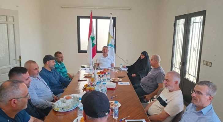 بلدية كفرفيلا تتابع مشاريع المياه والطرقات والإنارة وتعزيز الخدمات الصحية والاجتماعية