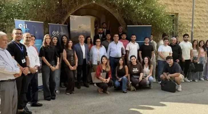 وزارة التكنولوجيا والذكاء الاصطناعي تدرب 35 شابًا وشابة ضمن «نمو» في الشوف الأعلى