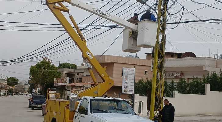 بالتعاون مع أصحاب المولدات.. بلدية مجدل عنجر تطلق المرحلة الأولى من مشروع إنارة طرقات البلدة