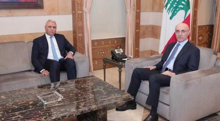 وزير الداخلية يبحث مع مدير الأمن العام تطوير الخدمات وإطلاق البصمة البيومترية للمغتربين