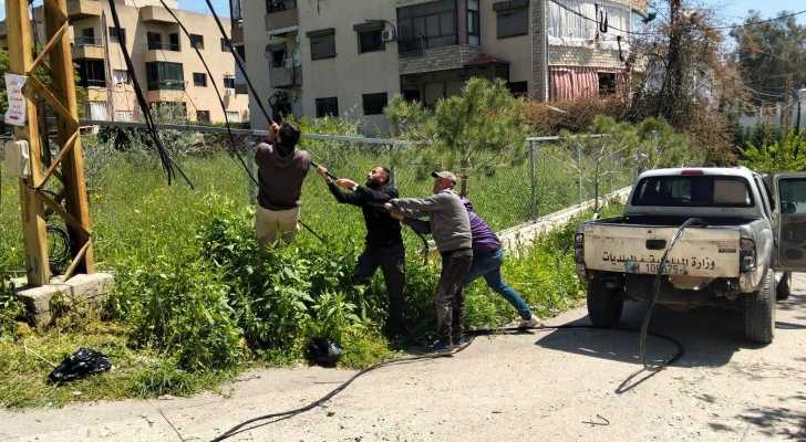 بلدية مدينة النبطية تعلن استئناف أعمالها وصيانة شبكة الكهرباء لإعادة الخدمات