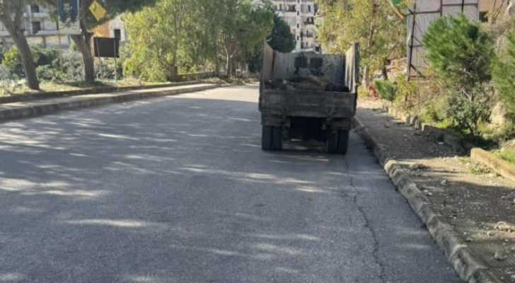 بلدية كفرملكي تواصل إزالة الردميات عن مدخل البلدة تمهيدًا لإعادة تأهيل الطريق