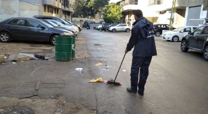 المفرزة الصحية في بلدية الغبيري تتابع كنس الشوارع ورفع النفايات