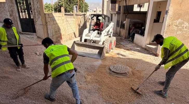 بلدية زحلة - معلقة وتعنايل تنفّذ أعمال تعبيد وتأهيل في عدد من الأحياء
